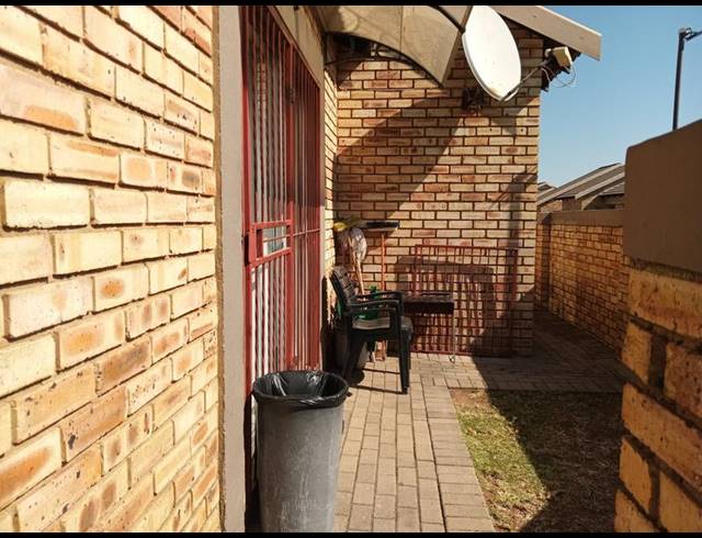 3 BEDROOM TOWNHOUSE FOR SALE IN GREENHILLS